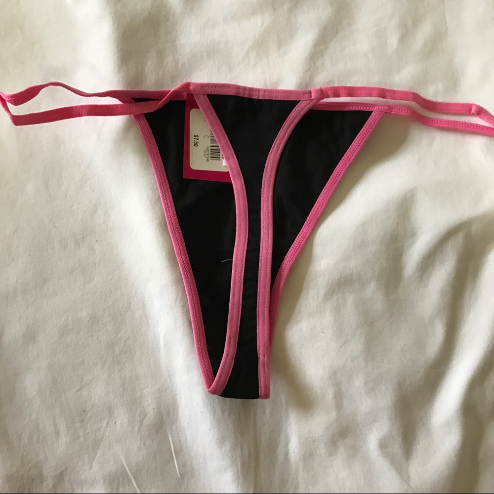 Jenni Thong - Picture 2 of 3